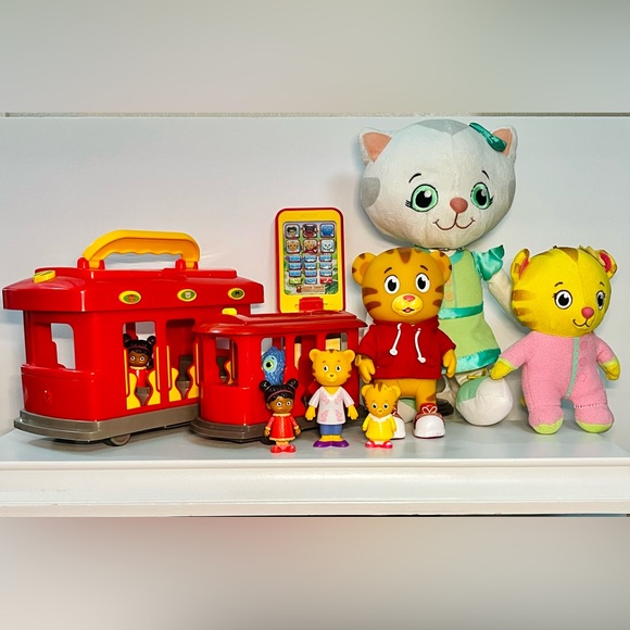 Daniel Tiger Toys Daniel Tigers Neighborhood Huge Toy Lot Poshmark